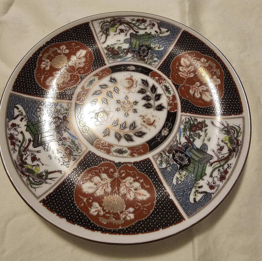Vintage hand painted Imari 6.5" round plate